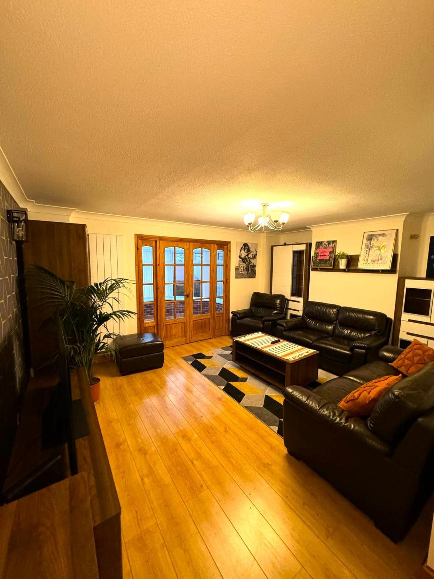 Dundridge Home - Morden Urban Living - Sleeps Up To 9 Guests & Private Parking For 2 Vehicles Bristol Exterior foto